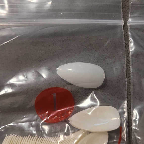 1100 fake nails with press-on glue and fake nail clippers - Picture 8 of 12